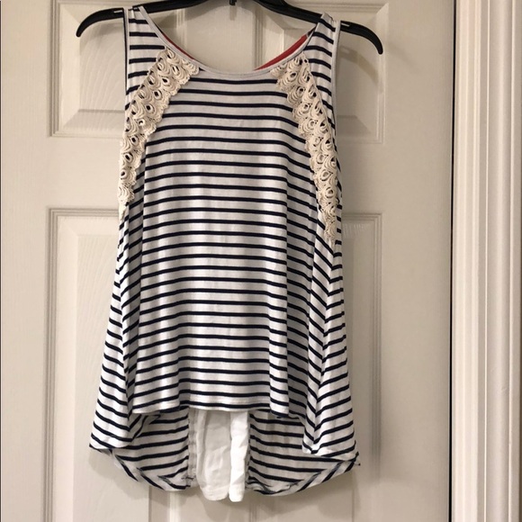 Xhilaration Tops - Xhilaration flowy tank. Size Medium.